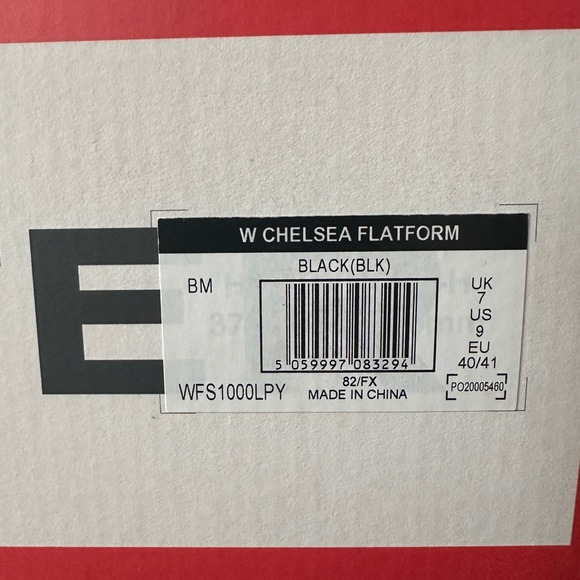 New in Box - Hunter Explorer Rain Boots - Picture 8 of 10